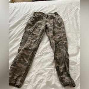 AMO size small green army joggers